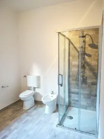 Fritliggende 4-værelse hus med stor have - Image 4