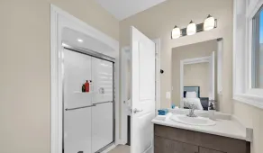 22min drive to Niagara. Sleeps 10. 1GB. 5 Bd/4 Bth - Image 5