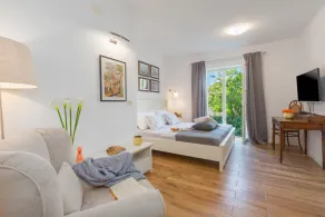 6 persons, heated pool, sea view, wifi, air conditioning,billiards,table tennis, - Image 5