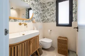 Luxuriöse Villa mit privatem Außen- und Innenschwimmbad - Image 5