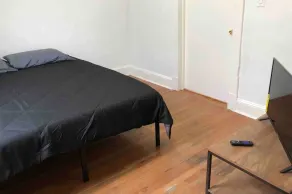 Private 2 bedroom and 1 bathroom house in a quiet area and convenient to NYC bus and train, MetLife Stadium FIFA World Cup 35 minutes away - Image 4
