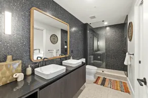 Luxe Rainey St High Rise - Heated Pool - Gym - ATX - Image 2