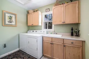 This house is a 3 bedroom(s), 2 bathrooms, located in Harbor Springs, MI. - Image 2