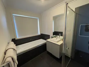 Empty Boat - Spacious 5 Bedroom Entire Modern home in Wallan - Image 2