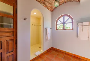 Tropical Hacienda Style Mexicansk Villa i Secure Gated Community - Image 3