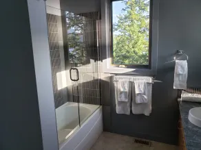 Blind Bay Lakeside Shuswap House Private 149ft Beach Dock Buoy Acreage View+ - Image 3