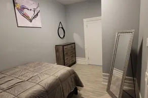 Gold 1 · Retreat Suite 2 - Cozy Downtown Getaway - Image 5