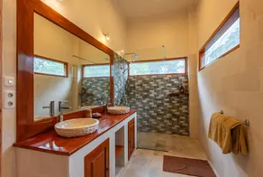 Luxury beachfront villa Boathouse - Image 3