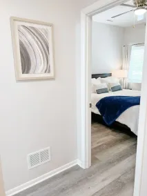 King bed Crystal Lake Mchenry Cary Cozy - Image 3