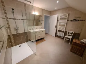 4-stjernet gîte, 10 personer, med SPA, 2 minutter fra søen. Udsigt til søen. - Image 2