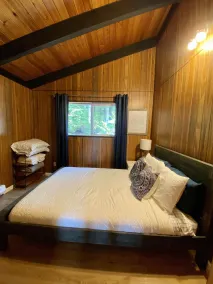 Quiet Waterfront Oasis with private beach - Image 4