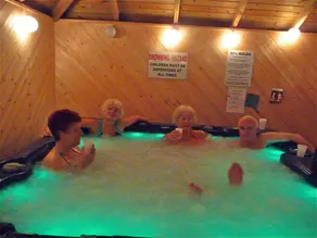 a7 ~ Kort promenad till Portreath Beach ~ Pubar & Butiker ~ FAB POOL + HOTUB + GARDEN + BBQ + WIFI - Image 2