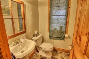 Luxurious 5 bdrm,4 bath farmhouse in Mulmur!4 Season Country Getaway!Swim & Ski! - Image 4