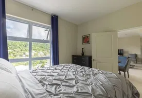 \"The Oasis\" PH 1 BR with AC, WiFi, complimentary Netflix & 24/7 security. - Image 3