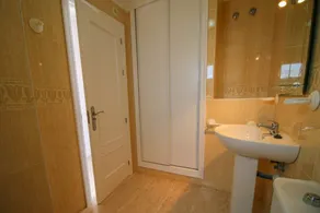 2 sovrum med 2 terrasser belägna på andra våningen. - Image 4