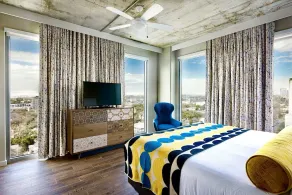 Downtown Austin - HUGE 2BR Presidential - Rooftop Pool - Walk To 6th St. - Image 3