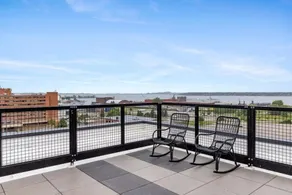 Spacious Luxury Apartment with Waterfront Views - The Leonard Building - Image 5