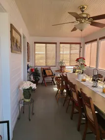 Secluded and Cozy Lake House/Farmhouse on 40 acres with a 13 acre private lake - Image 4