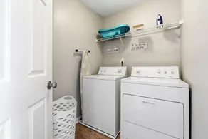 Large Retreat Near Midtown & Six Flags•Sleeps 8•GameRoom• FirePit•Private Park - Image 2