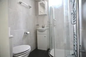 The Pink Door Seaside Holiday Home - Image 5
