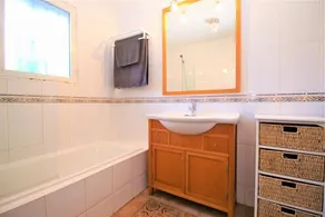 Spacieux appartement de 3 chambres en face de la plage - Image 3