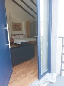 Studio Room Ensuite by the Beach, Entire Independent Unit - Image 3