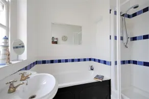 1 THE OLD POSTHOUSE, family friendly in Lyme Regis - Image 2