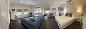 Studio apartment in the heart of town - Image 4