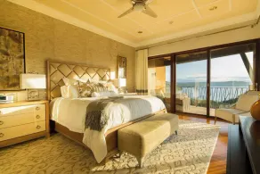 LUXE condo. Beautiful setting for adult groups and families. Complete renovation and new kitchen. - Image 5
