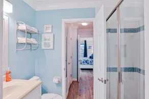 Modern oceanfront condo with two pools & private washer/dryer - Image 2