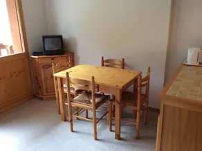 2-room apartment + south-facing balcony - Image 5