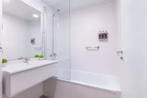 Deluxe Apartments in Downtown by BueRentals - Image 3