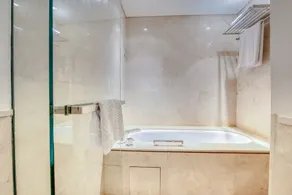 Pristine 3BR at The Address Residences Dubai Marina by Deluxe Holiday Homes - Image 3