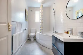Panoramic Docklands Home - Image 3