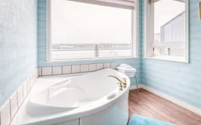 Bayfront Studio Boasts Bay and Ocean View Spa Tub, Fireplace, and Private Deck! - Image 4