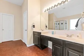 Large Comfy  4BR Retreat/Great Location ~Fam/Group - Image 2