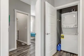 Remodeled Downtown 3bed Home Quartz Countertops - Image 2