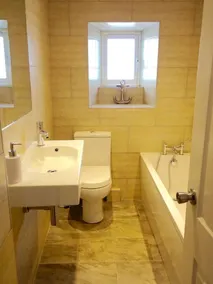 A romantic retreat with spectacular sea views, right by the beach - Image 3