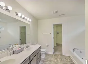 Spacious and clean home with 4 Bedrooms and 2 baths in a safe neighborhood - Image 2