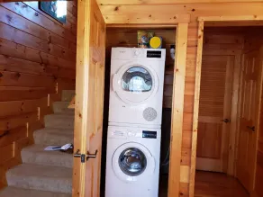 Grizzly Inn, a cozy, pet friendly Beech Mountain cabin - Image 2