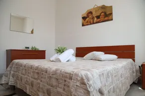 KOSTENLOSES WI-FI. ELEGANTE UNABHÄNGIGE VILLA MIT PRIVATEM POOL UMGEBEN VON GRÜN - Image 3