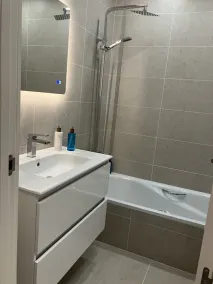 Luxus 2 Schlafzimmer, 2 Badezimmerwohnung in Benahavis-Dorf-Pool und Ansichten - Image 5