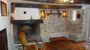 Small village house with a terrace in Montmeyan - Image 2