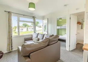 Contemporary cottage with one double and one with bunks. - Image 4