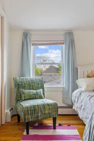 Amazing remodeled house that sleeps 11! Walk to downtown Portsmouth and park 8+  - Image 4
