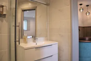 6 Weaver's Cottage - a luxurious retreat - Image 3