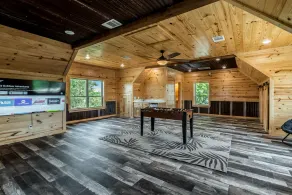 4 BR Farmhouse with Private Lake - Image 3