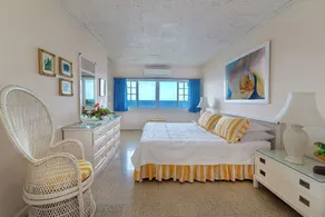 Waterfront ,  minutes from the beach, self catering, 24 hr security, - Image 4