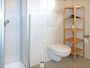 Nice apartment in villa for 6 guests with TV, terrace and pets allowed - Image 3