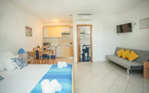 Ground-floor studio for 3, 🏝 beach at 50 m, Seget - Image 5